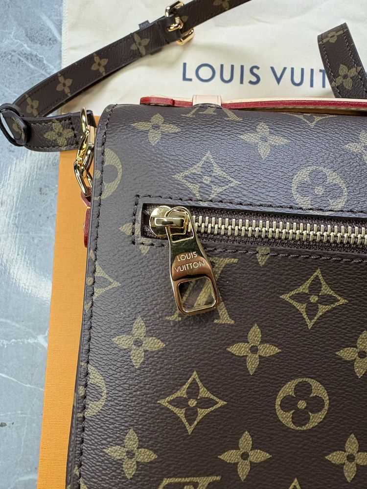 Louis Vuitton Metis Bag