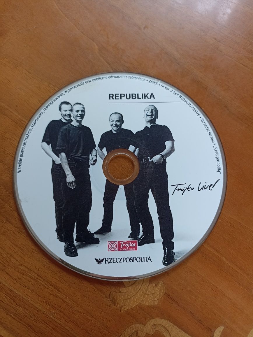 Trójka live! Republika, CD