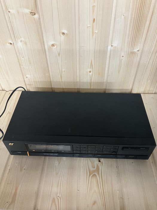 Sansui Quartz PLL Digital Synthesizer Tuner T1000L