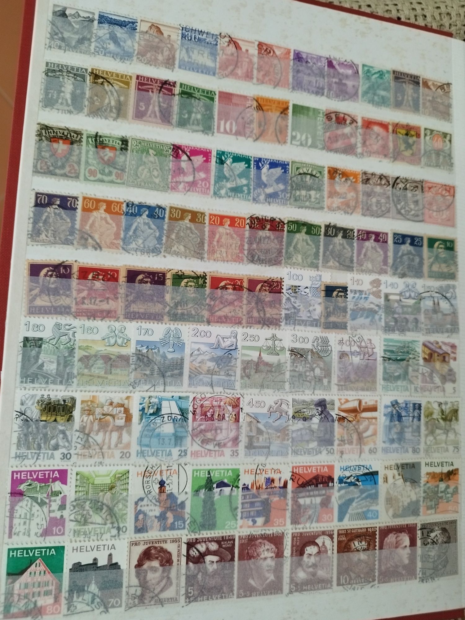 Classificador com 390 selos diferentes Suiça