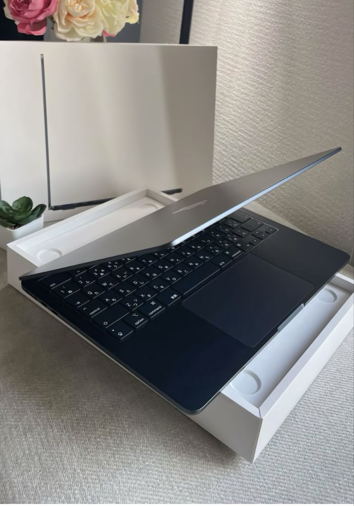MacBook Air com Chip M2 – Como Novo