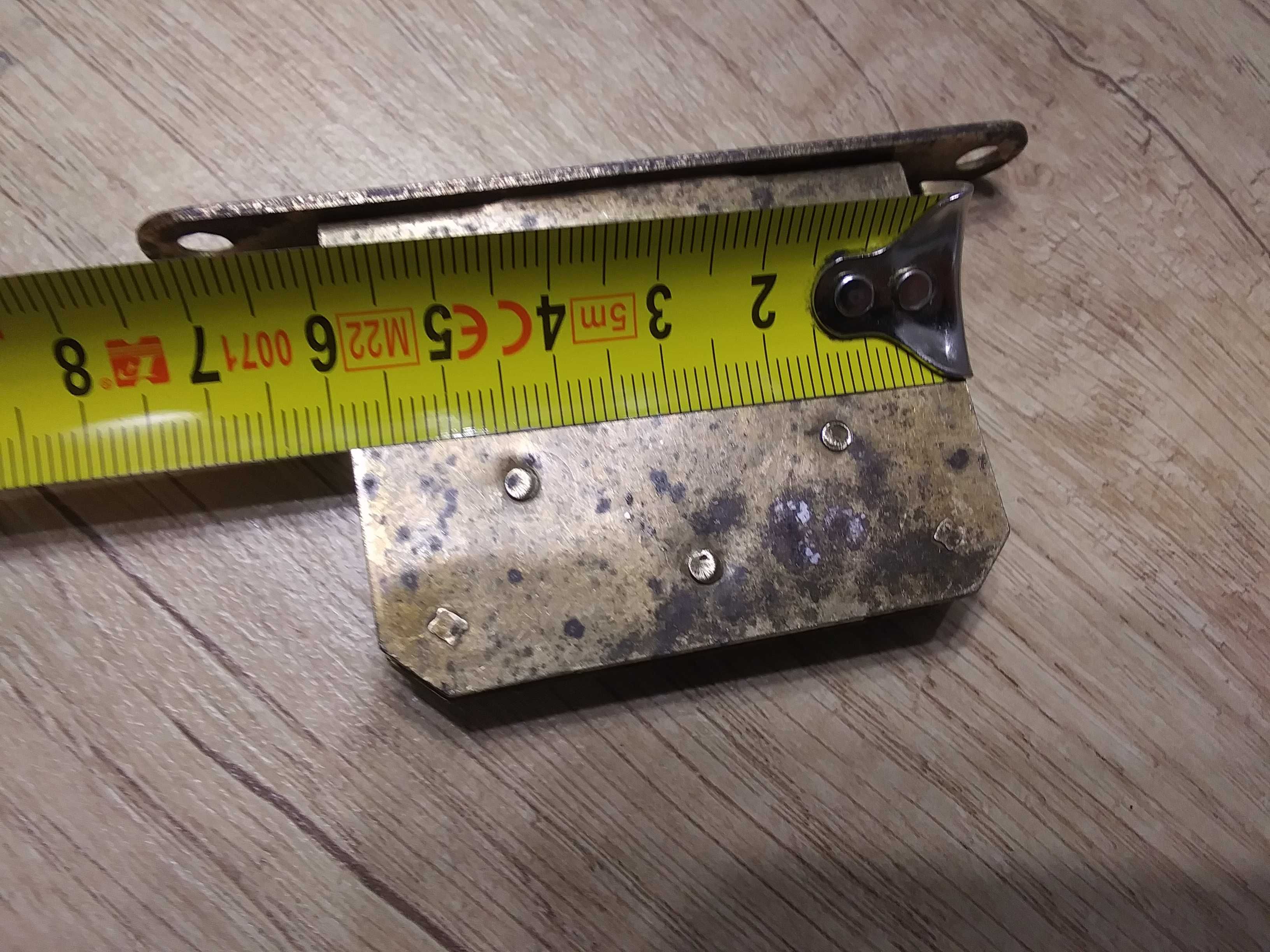 Stary zamek do drzwi kredensu komody mebli mały meblowy metalowy zamek