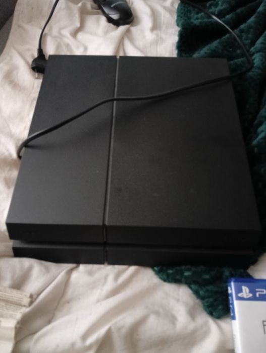 Konsola PS4   Polecam. Cały komplet