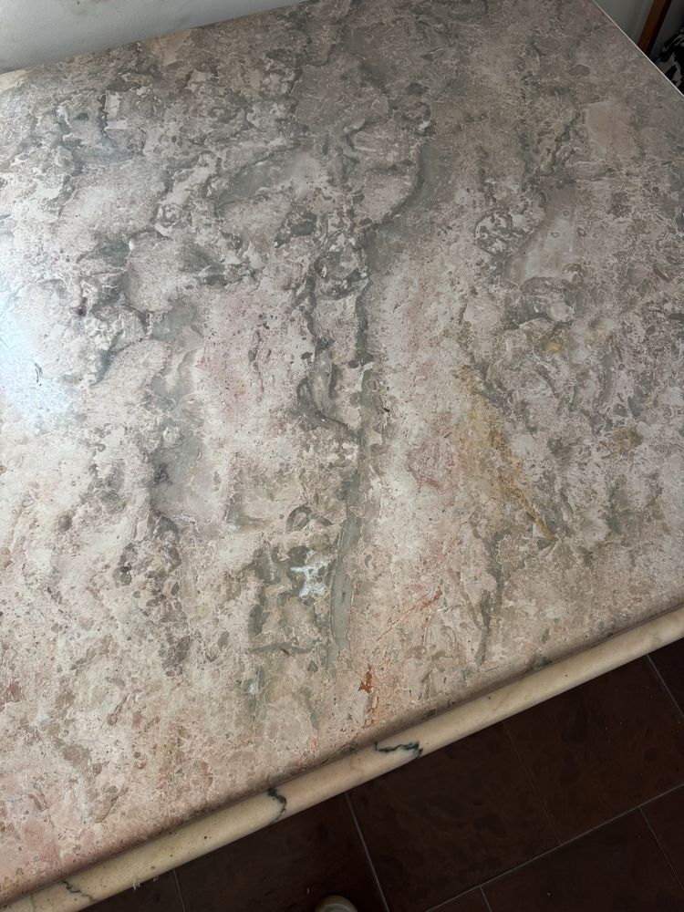 Mesa de mármore rosa