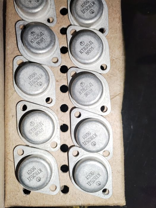 Продам. Транзисторы кт825д. Новые.