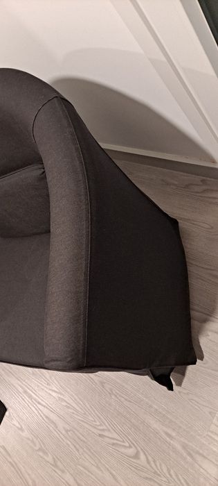 Poltrona com cobertura tecido preto