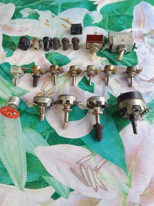 Лот Тумблеры и резисторы за 100грн.