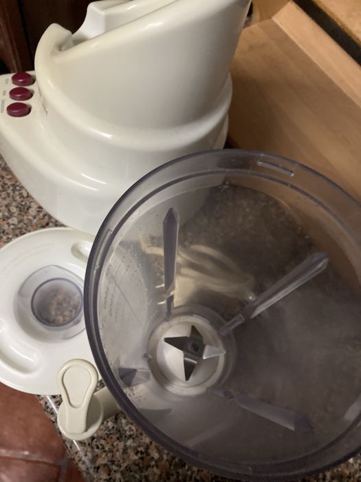 Picadora com copo misturador Ariete em bom estado