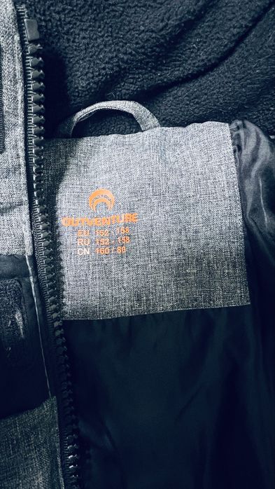 Зимова куртка сірого кольору