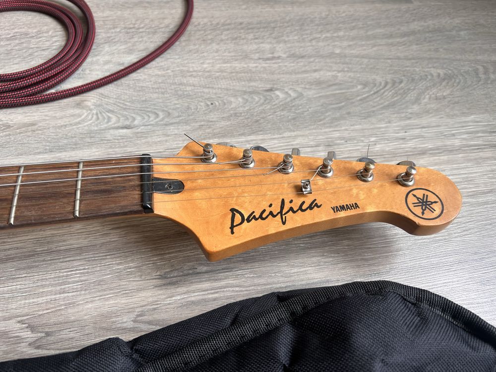 Yamaha Pacifica 012 + Комбопідсилювач Fender Mustang 2 40w + чохол