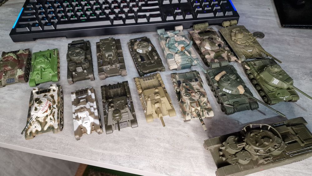 Моделі танків 1:72