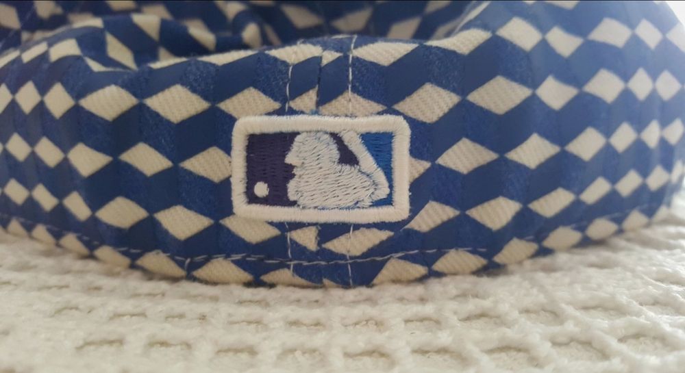 Boné azul e branco ( NEW ERA )