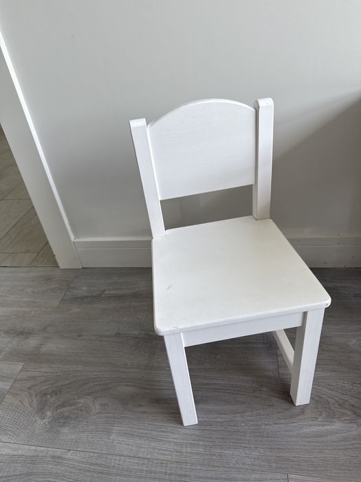 Komplet stolik i 2 krzeselka drewnaine