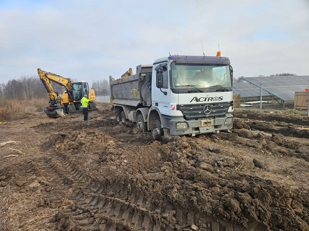 Wynajem wywrotek czterooski 8x6, lawety ciężarowej, koparki kołowe