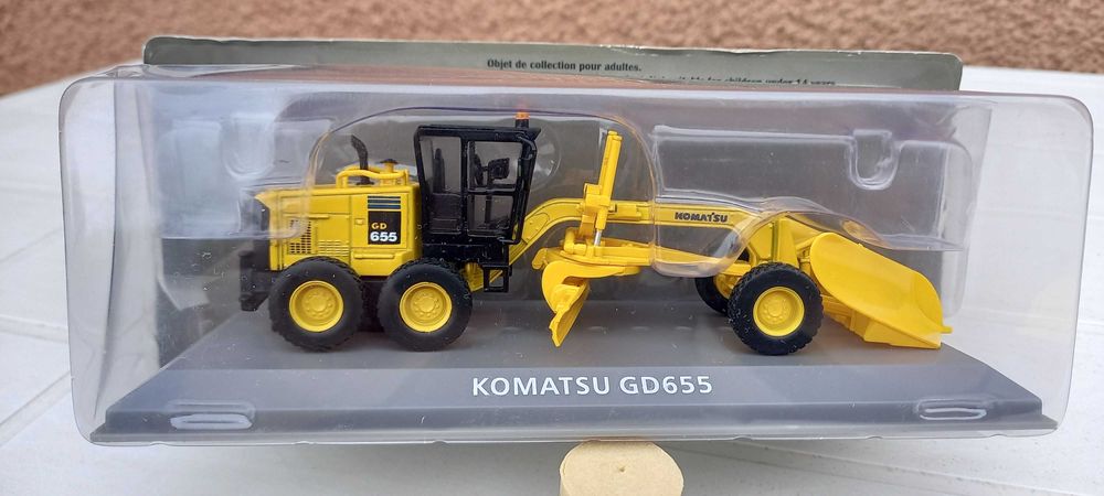 Komatsu, Hyundai, Hamm, Liebherr, New Holland : 8 modelos escala 1/72.