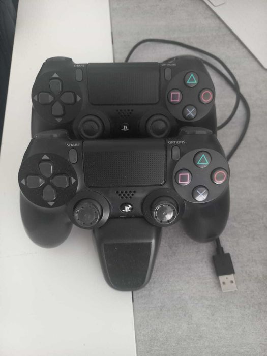 Playstation 4 Pro 1TB como NOVA com 2 comandos e carregador duplo