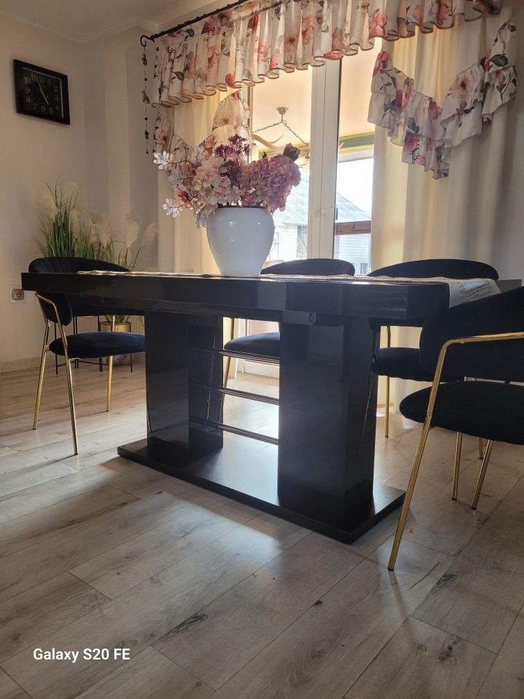 Stół rozkladany  160-260 cm