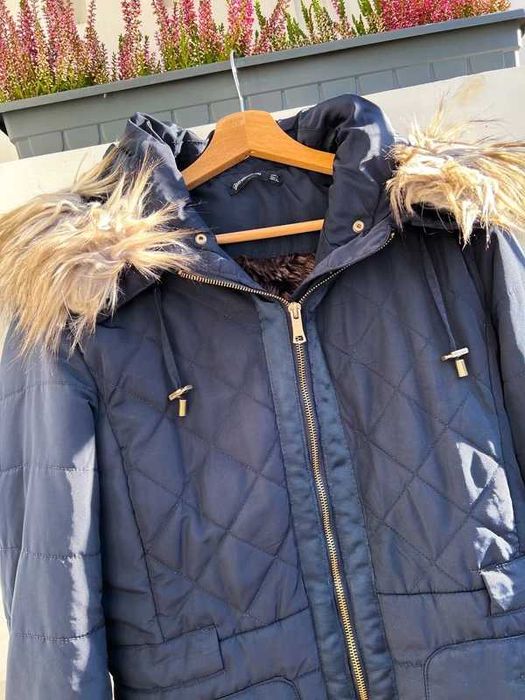 Granatowa zimowa ocieplana pikowana kurtka z kapturem Stradivarus L