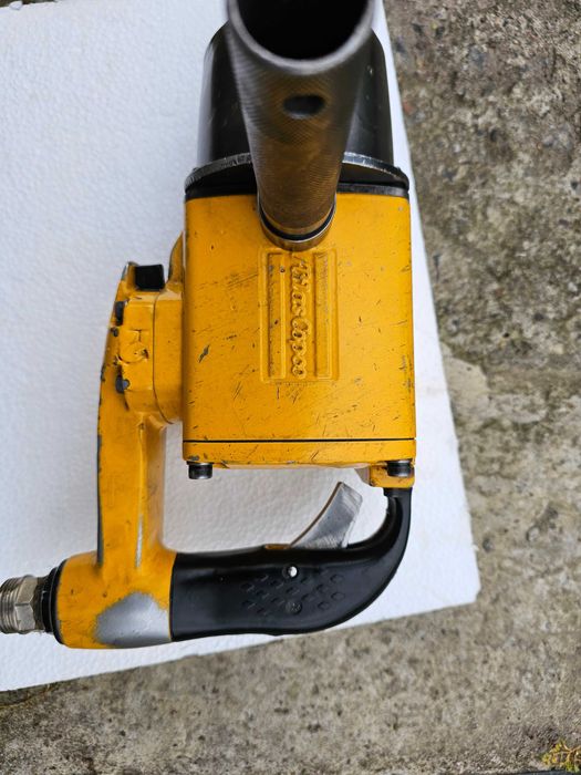 Ударный гайковерт