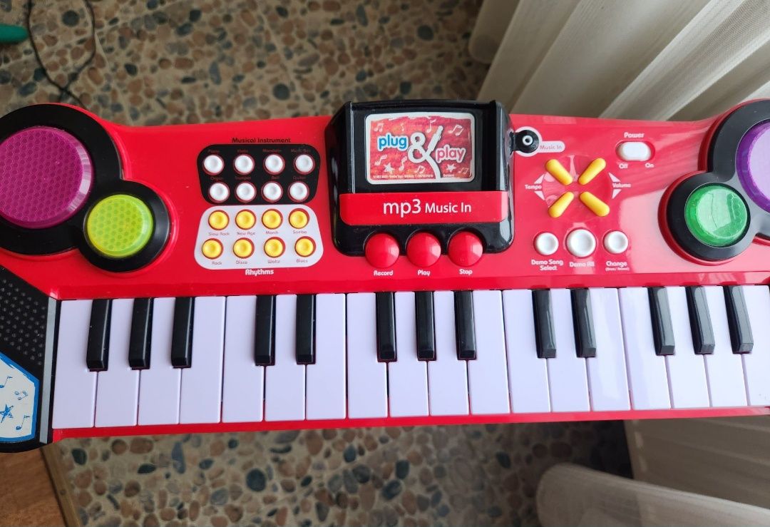Іграшковий синтезатор Simba з роз'ємом 3.5 мм 31 клавіша 67 см