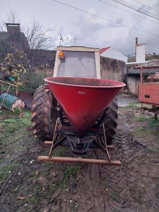 Distribuidor Espalhador de adubo ou sementes