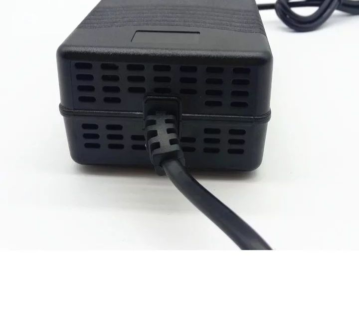 Ładowarka 36V 3A 3pin li-ion z wentylatorem