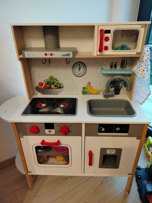 Drewniana kuchnia dla dzieci