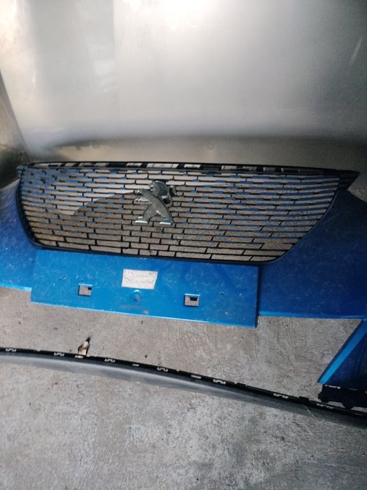 Faróis da frente Peugeot 2008 e 208 e para-choques modelo novo de 2022