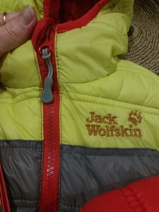 Яркая курточка Jack Wolfskin