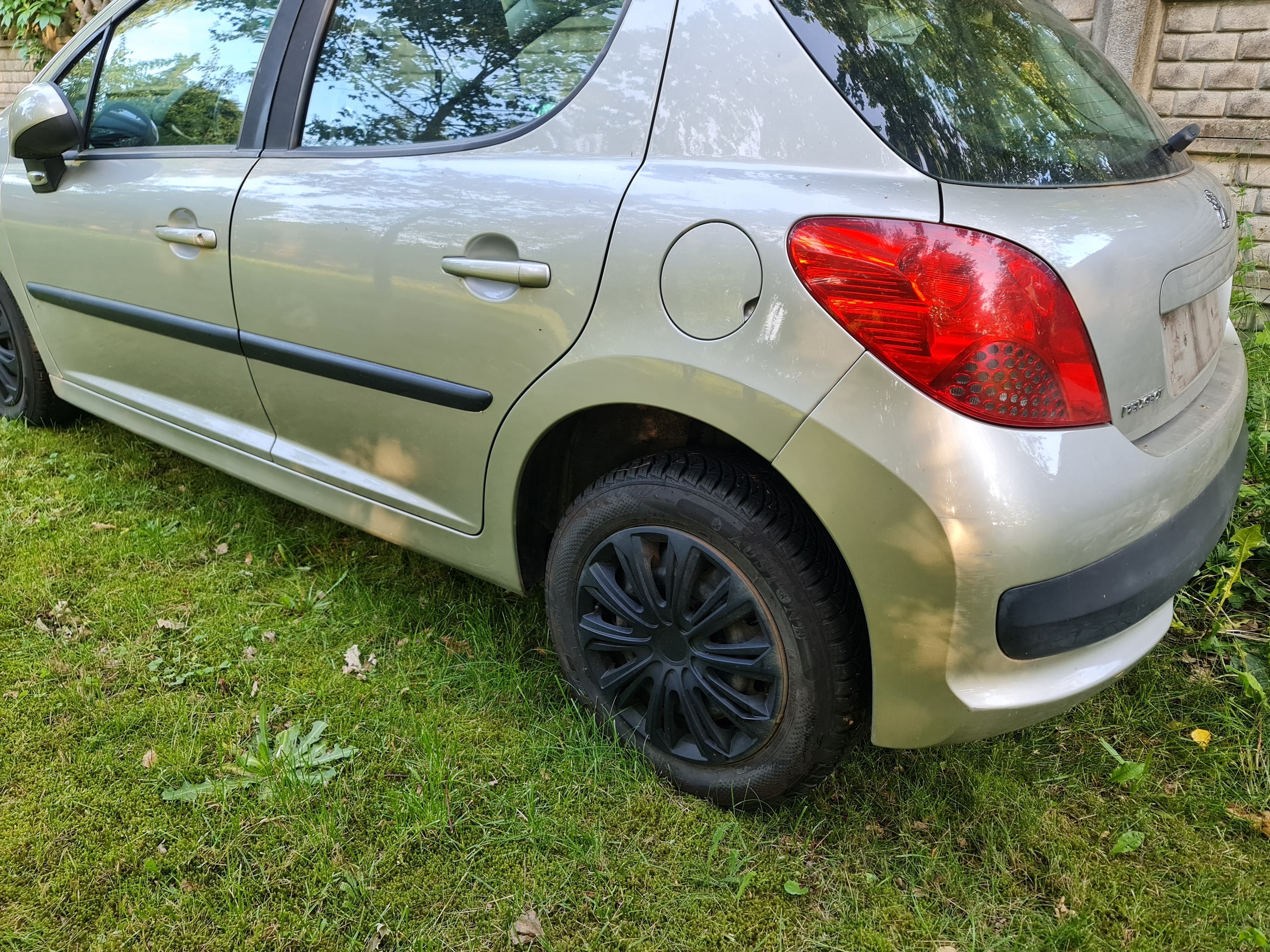 Peugeot 207 pojemność  1.4, rok produkcji 2008- uszkodzony silnik