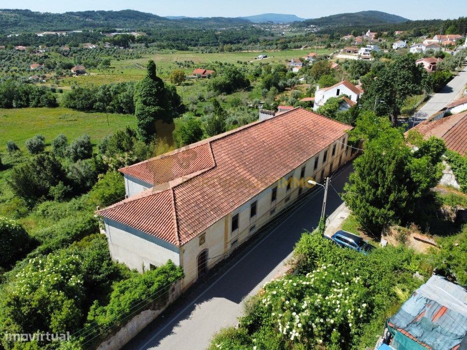 À venda - Propriedade histórica com potencial turístico em 8 hectar...