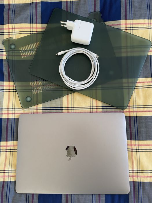 Mac Book Air M1 with charger and case64584750191234120