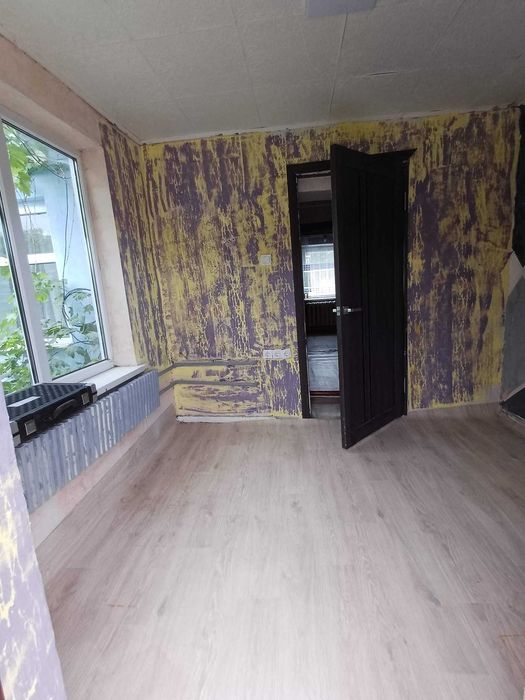 Продам будинок в смт Доброслав с Гаражем і санвузлом.