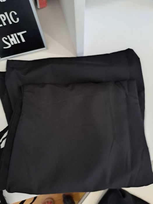 Saree preto, bordado com fio cor de prata.