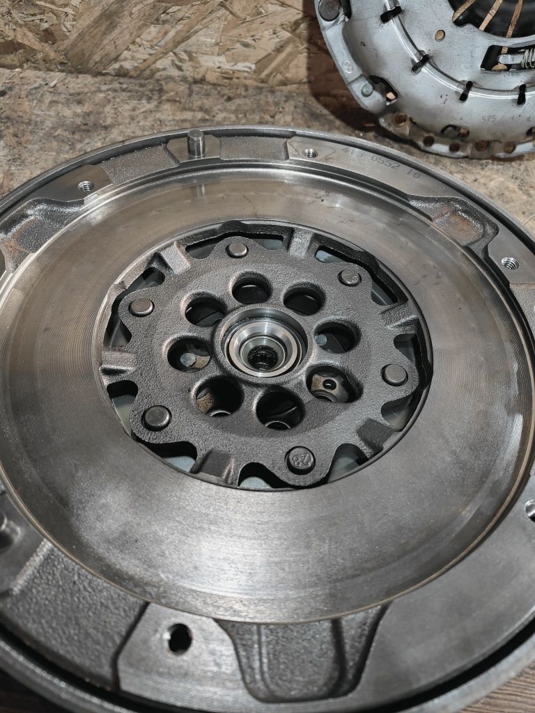 Маховик демпферний BMW X-1/X-3/F-10(E-83-84)