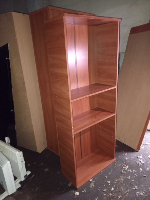 Офісні меблі (на декілька кабінетів)