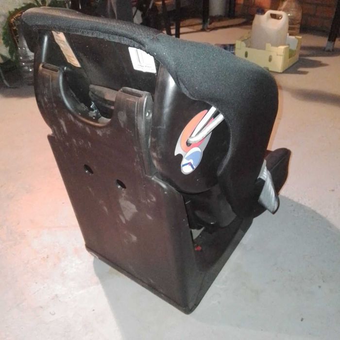 Дитяче автокрісло "CHICCO"