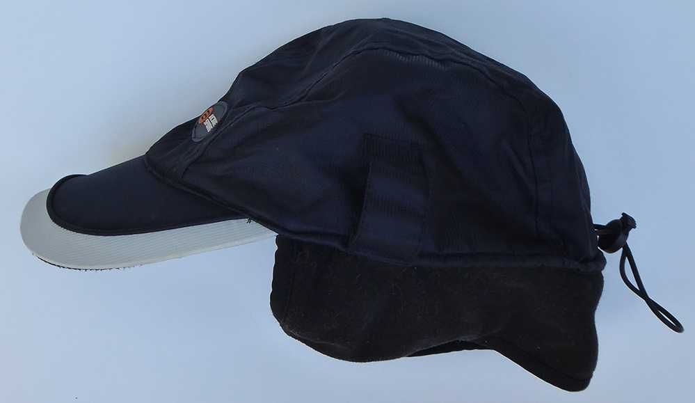 TCM ACTIVE SPORTS ciepła czapka z nausznikami i daszkiem