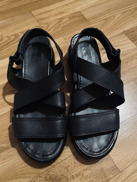 Шкіряні босоніжки