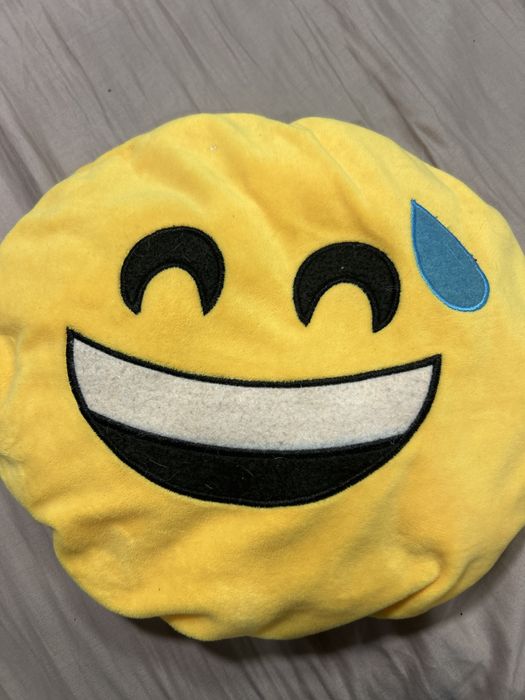 Uśmiechnięta poduszka emoji