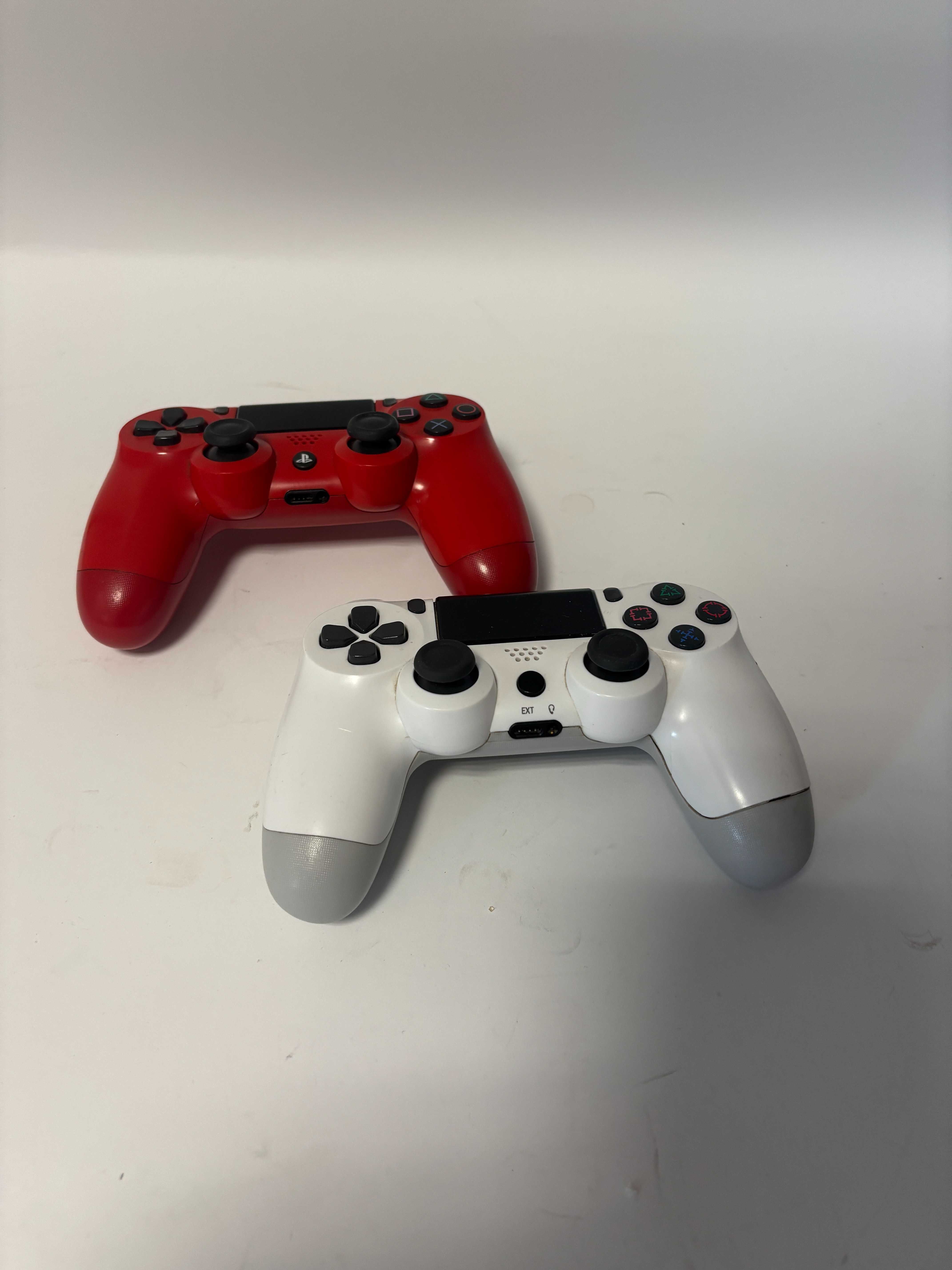 Pad do konsola Playstation 4 czerwony i biały