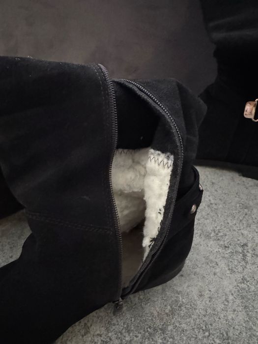 Замшеві зимові чоботи