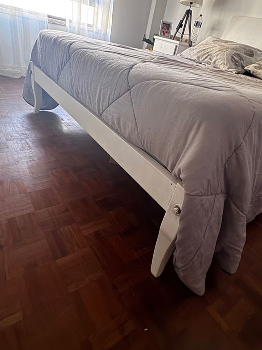 Cama casal bom estado