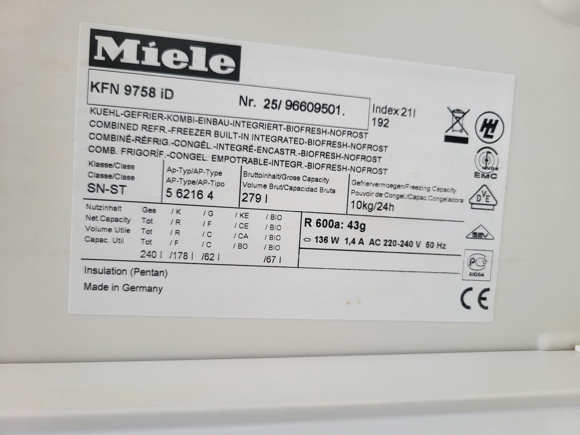 холодильник вбудований Mielle KFN9758 iD
