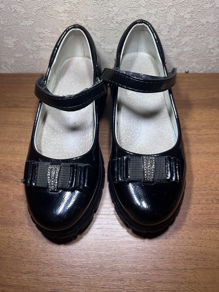 Черные туфли для девочки