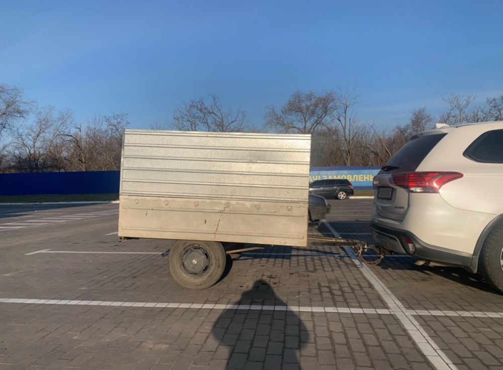 Причеп легковий - фургон.