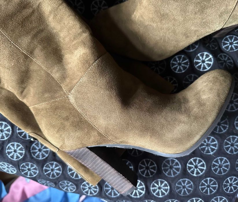 Продам замшеві ботфорти бренду Guess