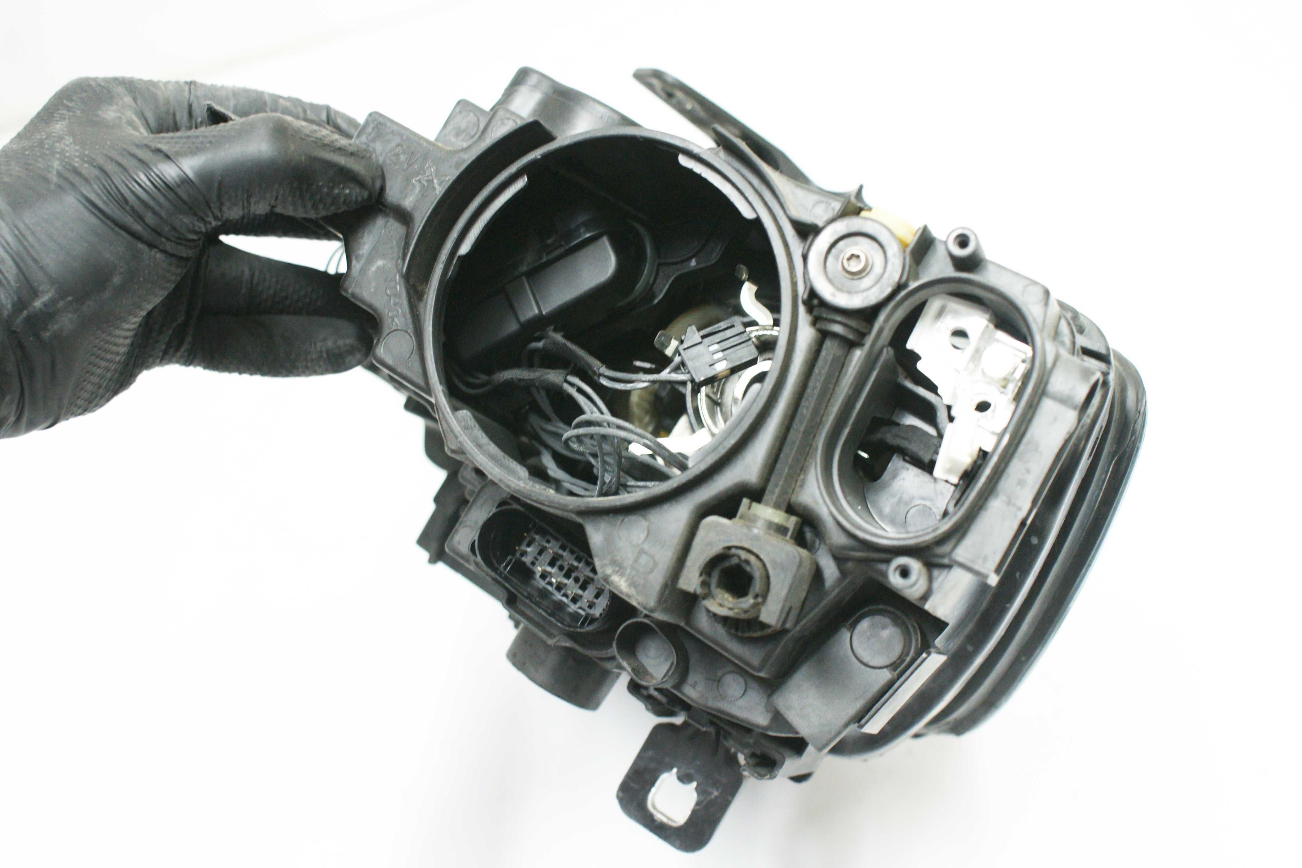 Lampa przednia przód prawa reflektor OE AUDI A3 8V0