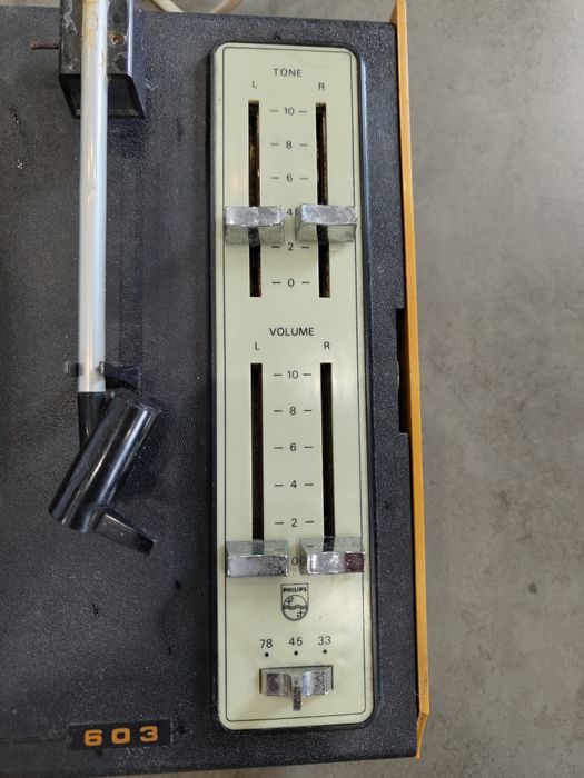 Gira discos vintage portátil Philips 603