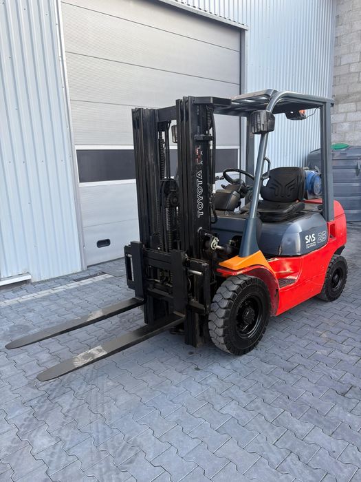 Wózek widłowy TOYOTA 7FGF25, triplex, przesuw, GAZ